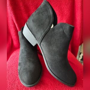 Journee Collection Livvy Zip-up Booties in faux suede
